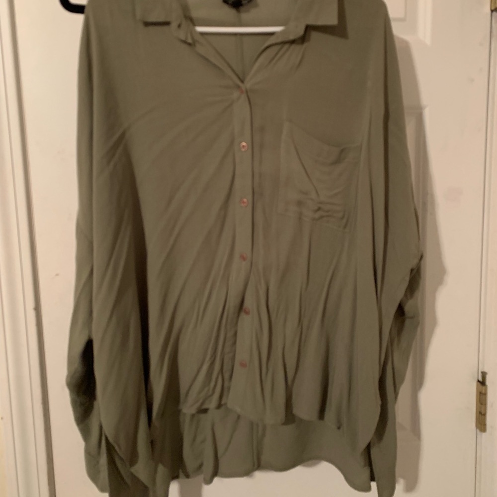 TOPSHOP - Green Flowy Button Up Blouse